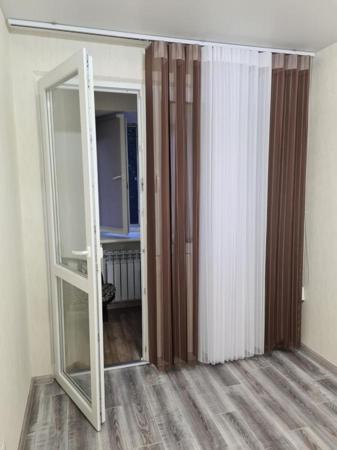 Central Park Apartment Kherson Bagian luar foto